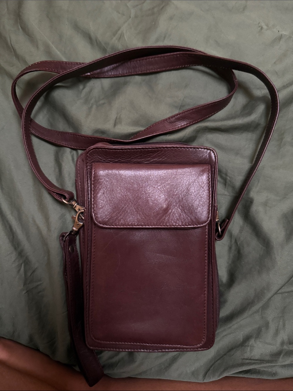 Wilsons Leather Burgundy Leather Messenger Crossbody